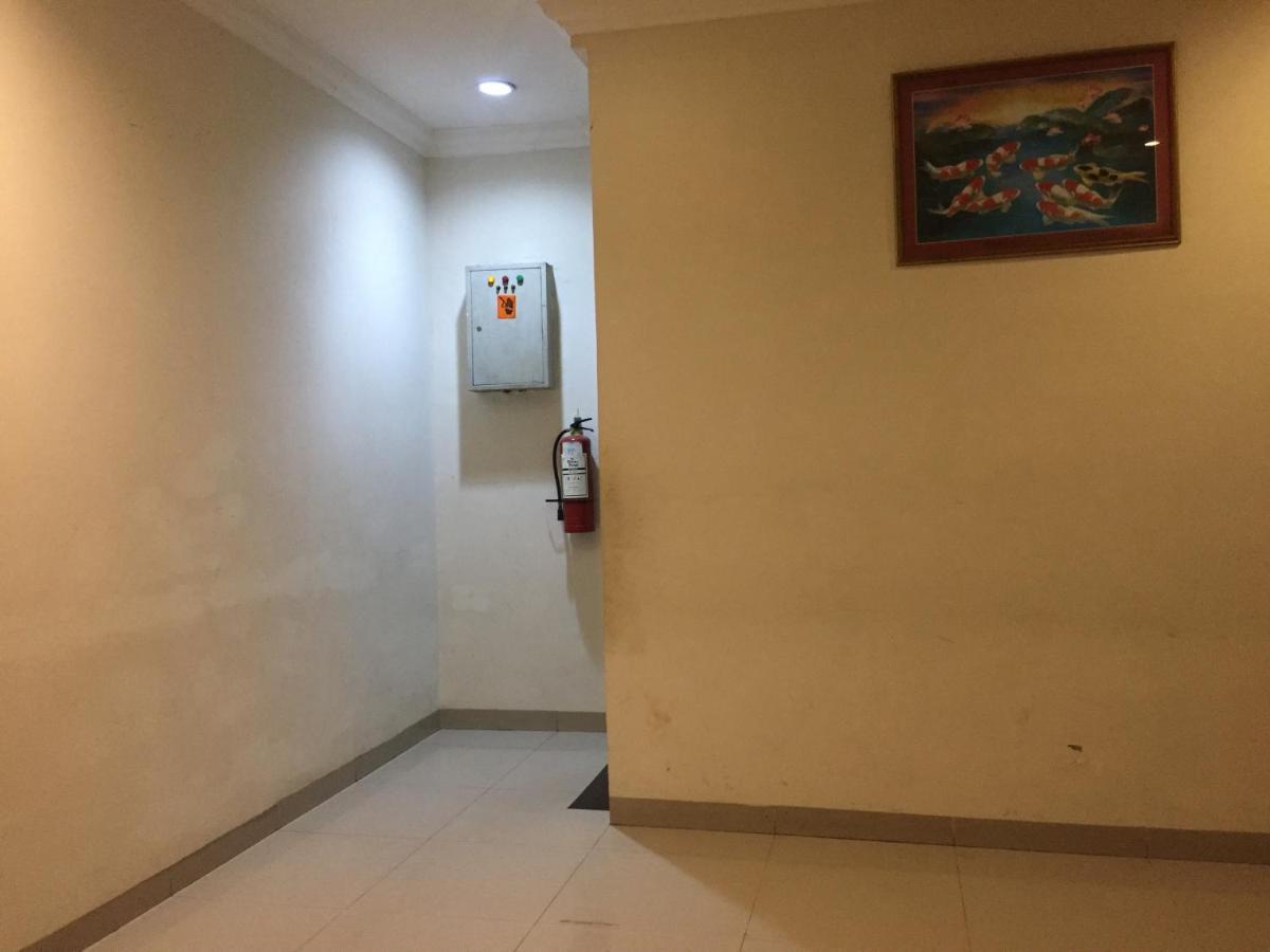 Reddoorz Plus @ Hotel Alden Makassar Exterior photo